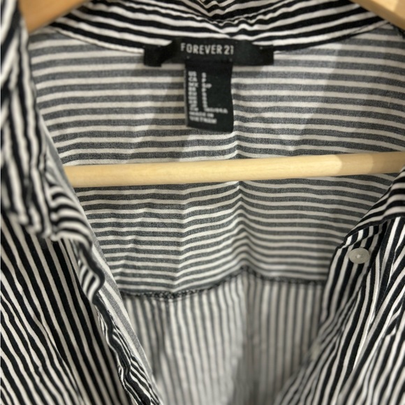 Set of two Forever 2 blouses size small EUC - Picture 4 of 4